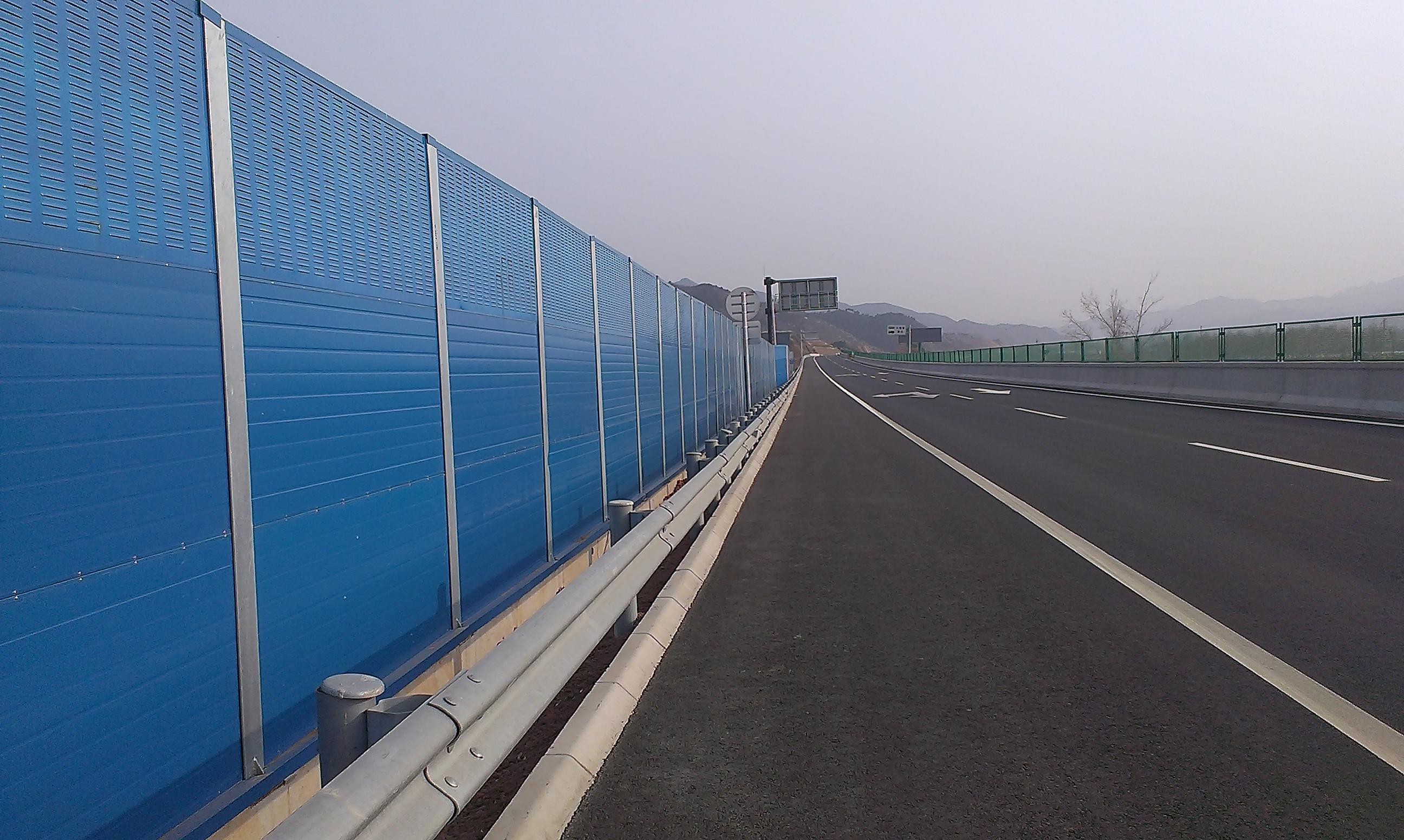 <a href=http://m.st-jdw.com/news_article?news_id=136>公路聲屏障</a>