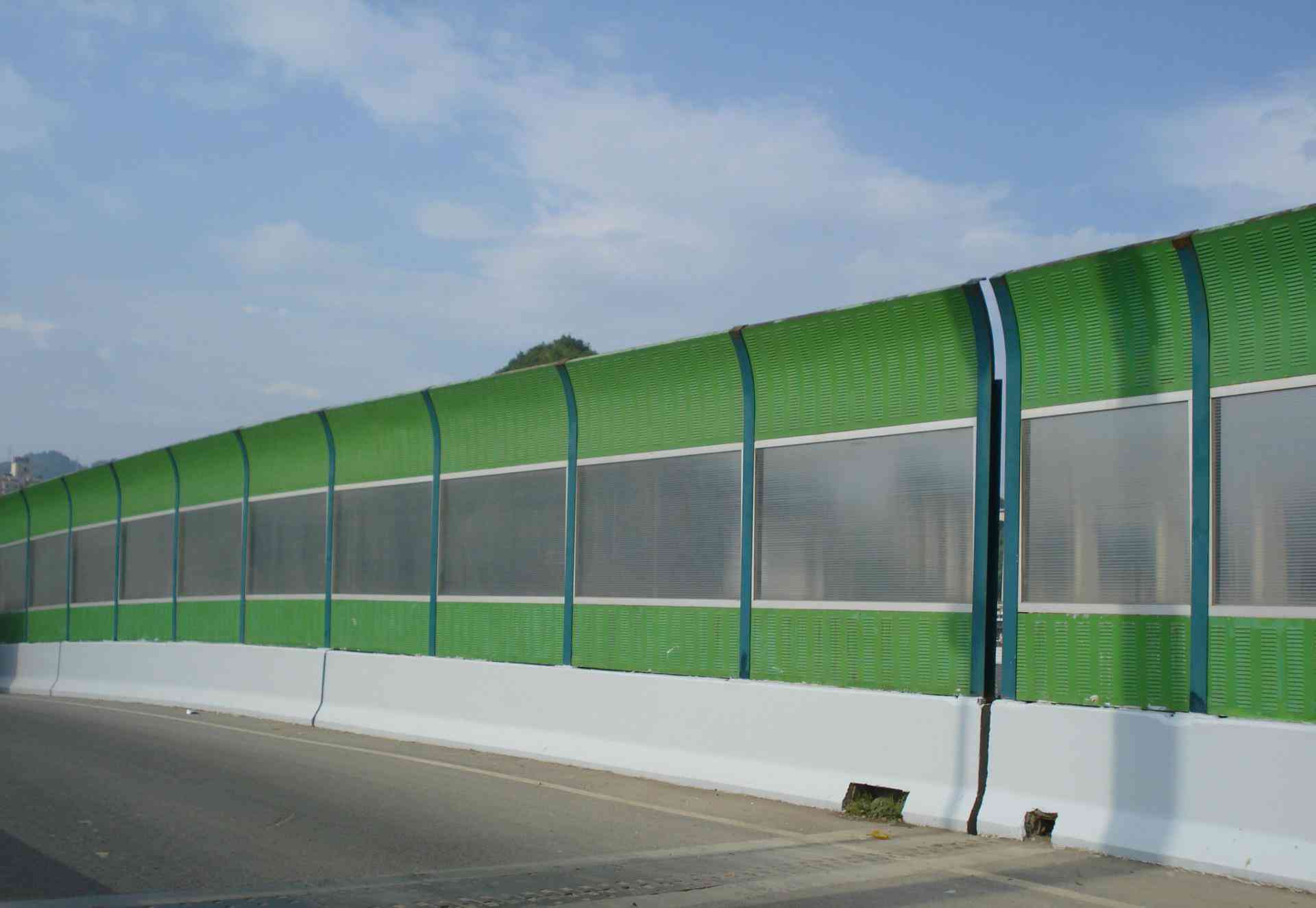 <a href=http://m.st-jdw.com/news_article?news_id=139>公路聲屏障</a>